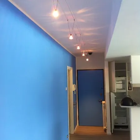 Flat With Pool Lake View דירה