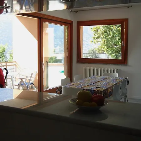 דירה Flat With Pool Lake View בלביו