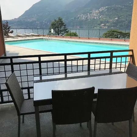 Flat With Pool Lake View דירה