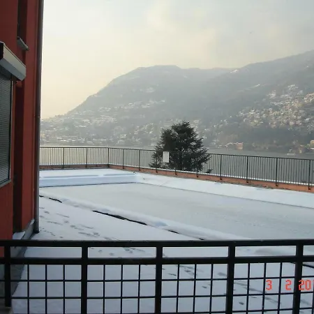 Flat With Pool Lake View בלביו