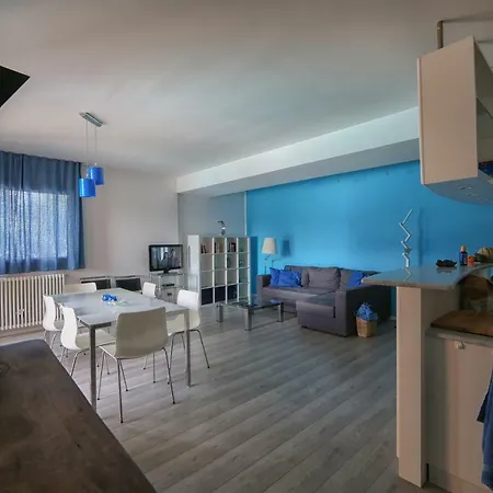דירה Flat With Pool Lake View *